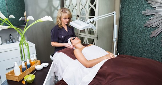 how to become an esthetician